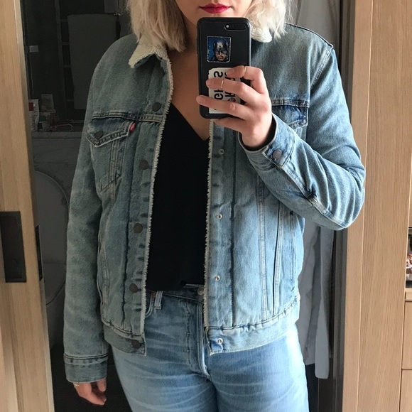 Levi's Jackets & Blazers - Levi’s EUC shearling denim jacket